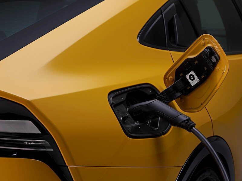 NOVITÀ IN ARRIVO: AUTO IBRIDE 2025!