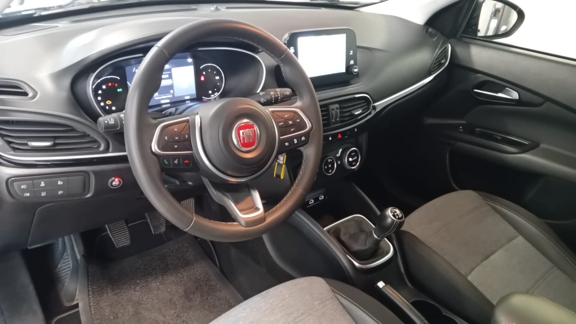 FIAT Tipo (2015-->) Tipo 1.0 5 porte Cross